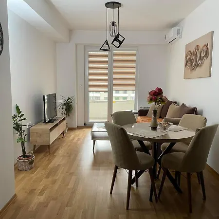 Golden Apartment *